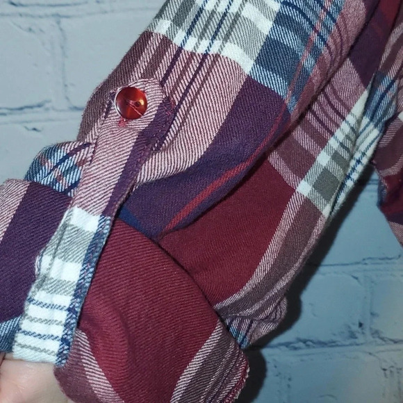 Red, blue and white flannel shirt - Picture 10 of 12